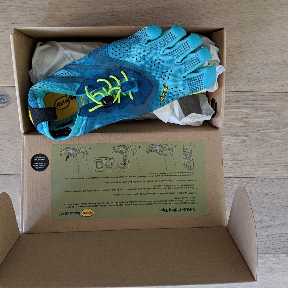 NEW IN BOX Vibram V-Run Five Fingers 9-9.5